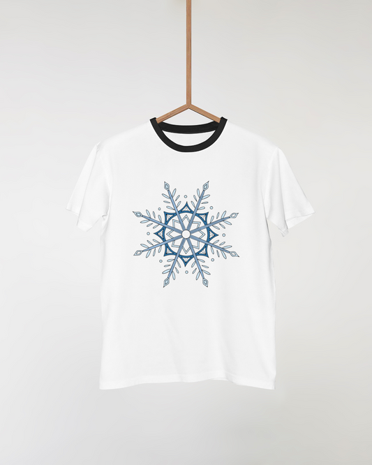 T-shirt avec flocon stylisé, ambiance hivernale épurée, parfait pour la saison