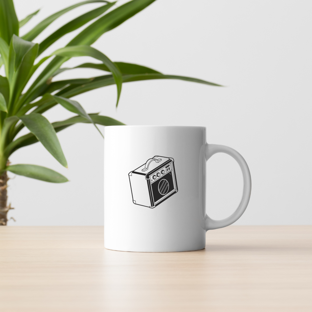 Mug décoré d'un amplificateur vintage pour une ambiance musicale rétro