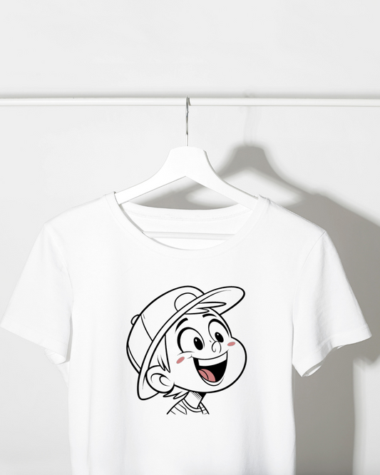 T-shirt avec dessin doodle de garçon joyeux portant une casquette ludique pour enfants