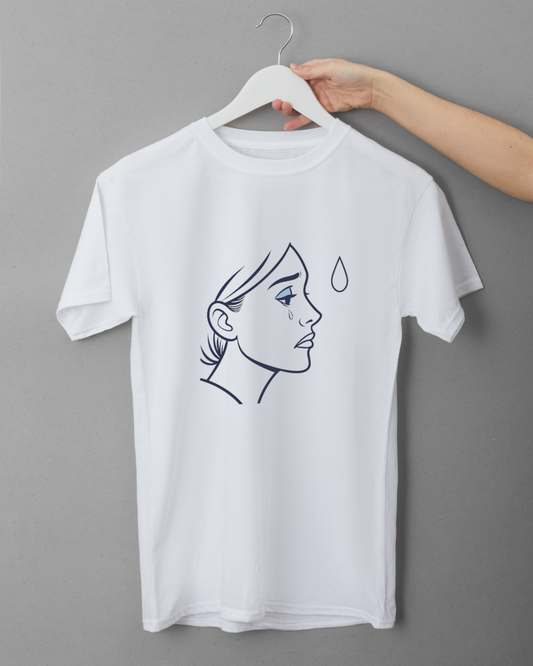 T-shirt affichant un visage triste esquissé en ligne évoquant une émotion intense