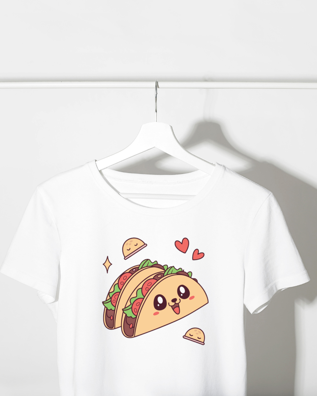 T-shirt avec un dessin numérique de tacos kawaii souriant dans un style gourmand