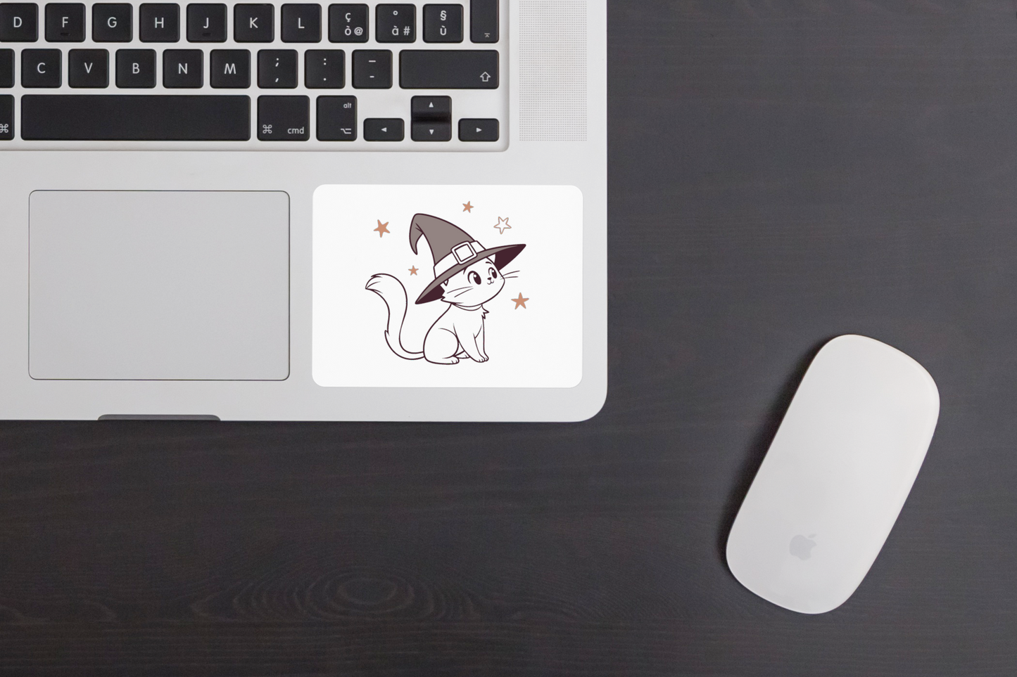 Sticker enchanteur animé par un mystérieux chat sorcier sur fond d'Halloween