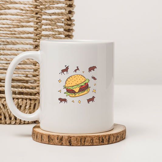 Mug avec des animaux sauvages autour d'un burger en pleine forêt thème nature
