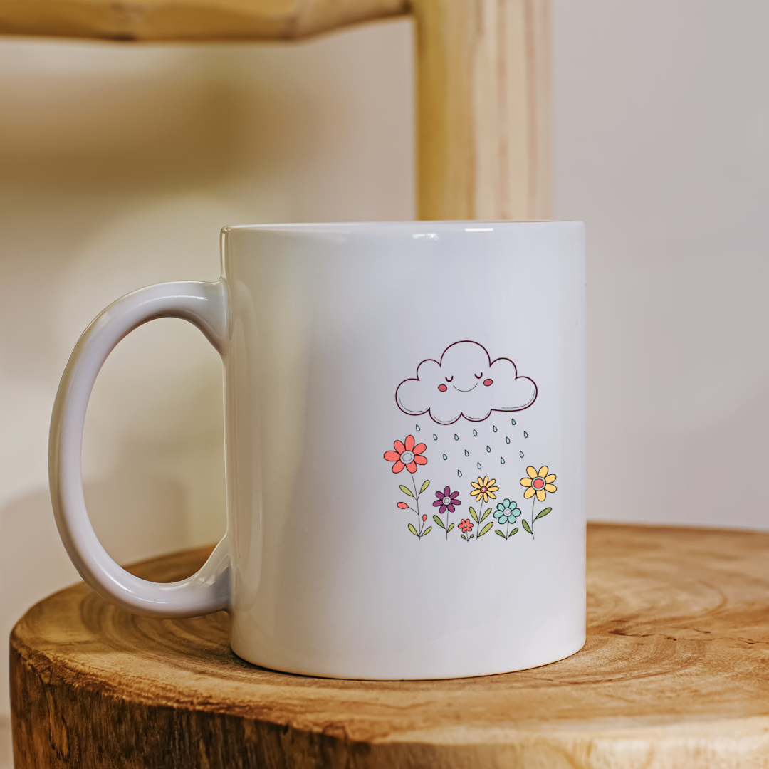 Mug en céramique avec un nuage souriant pastel arrosant des fleurs délicates