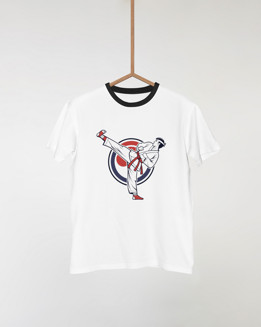 T-shirt affichant une icône martial dynamique en style vectoriel énergique
