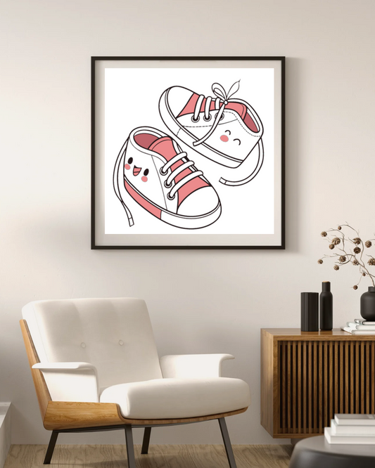Chaussons kawaii encadrés pour décoration murale.