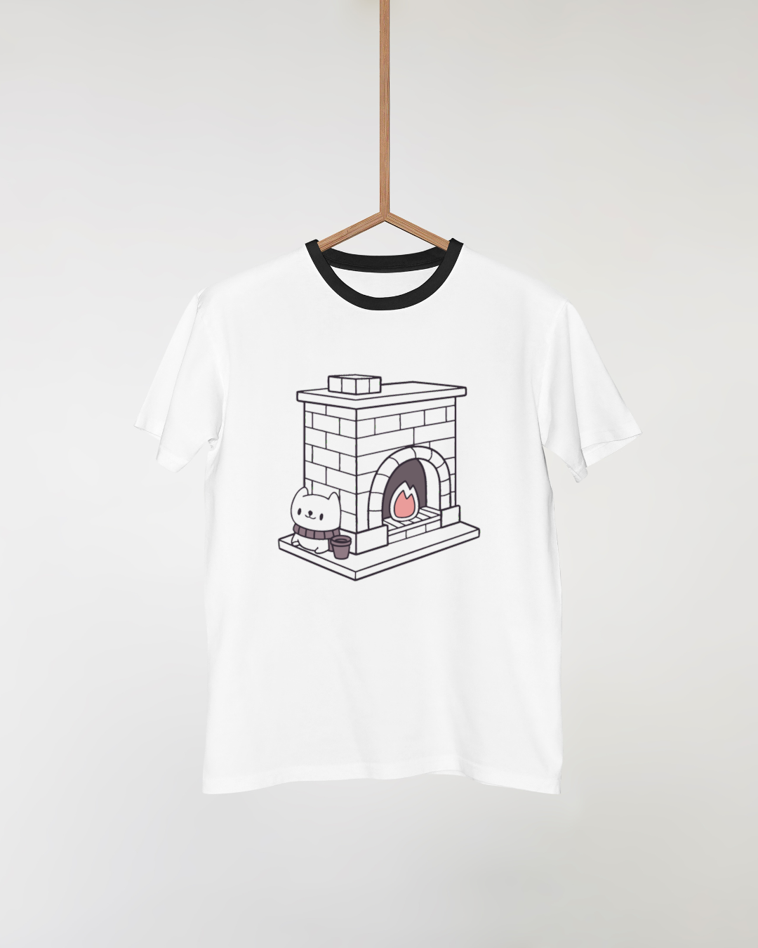 T-shirt cosy pastel avec chat au coin du feu dans un thème hivernal chaleureux