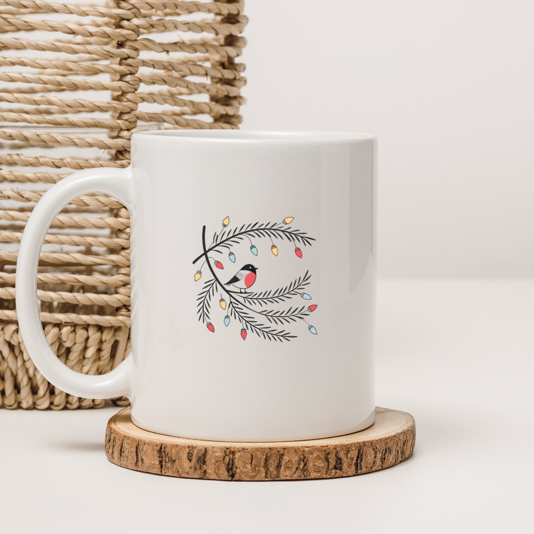 Mug festif avec oiseau coloré et lumières pastel pour un Noël éclatant