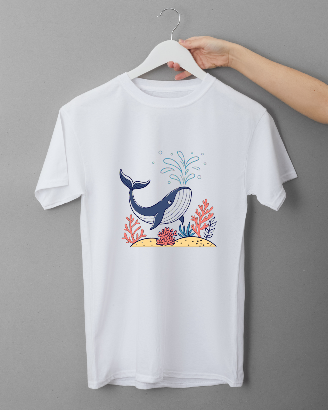 T-shirt avec motif coloré de baleine joyeuse sous l'océan sur fond bleu apaisant