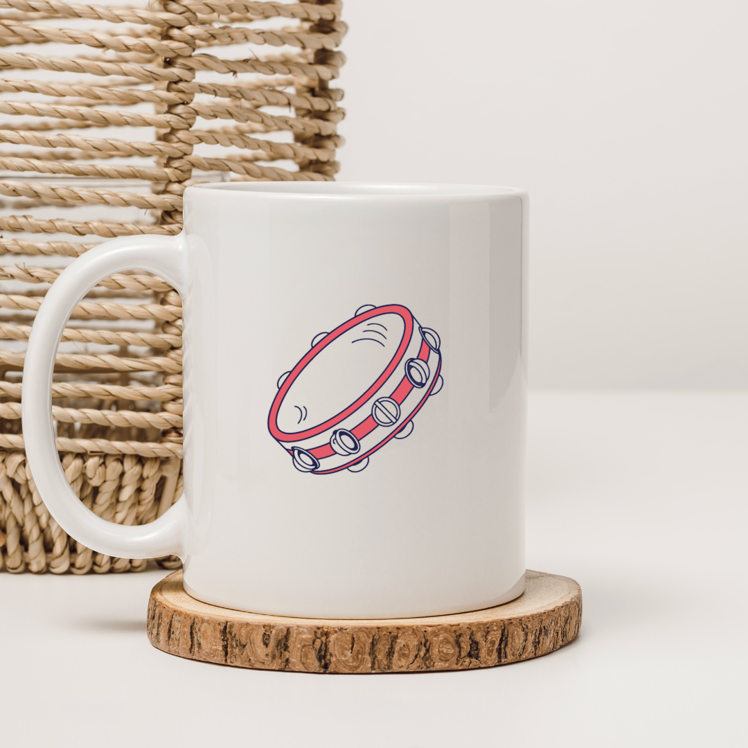 Mug avec design à tambourin festif minimaliste sur fond blanc élégant
