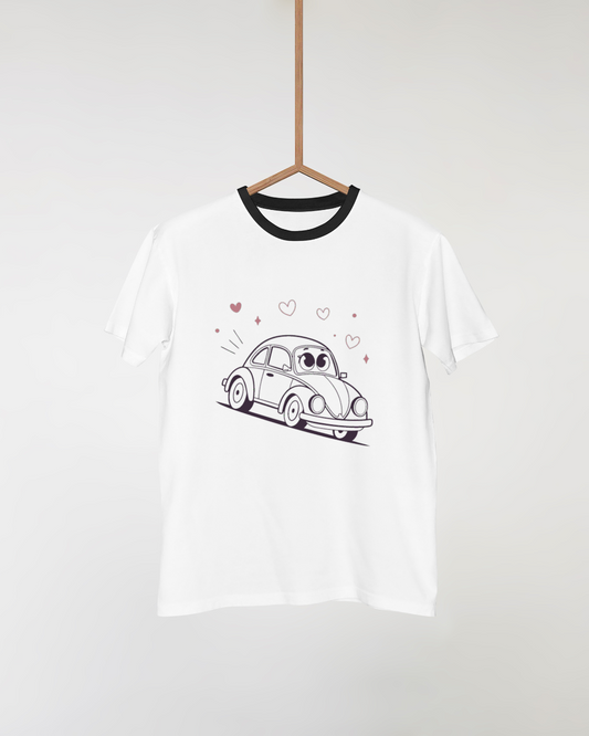 T-shirt avec coccinelle heureuse style doodle, parfait pour un voyage amoureux
