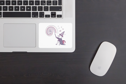 Sticker fantaisie avec écureuil magicien créant des spirales dans des tons pastel