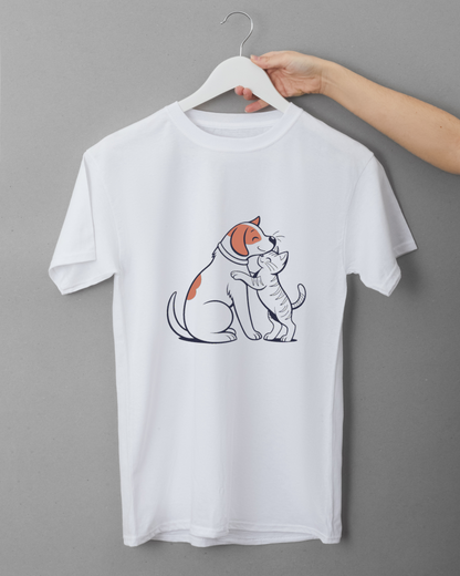 T-shirt avec chien et chat câlins amical pour un look complice et tendre