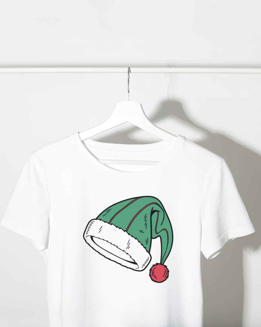 T-shirt avec motif festif de chapeau de Noël enjoué dans un style graphique unique