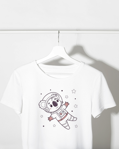 T-shirt décoré d'un koala astronaute heureux dans des tons pastel pour les aventuriers