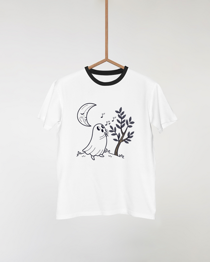 T-shirt avec fantôme surréaliste chantant à la lune dans une ambiance nocturne