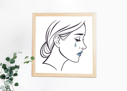Cadre décoratif moderne avec une femme au regard mélancolique en fond artistique