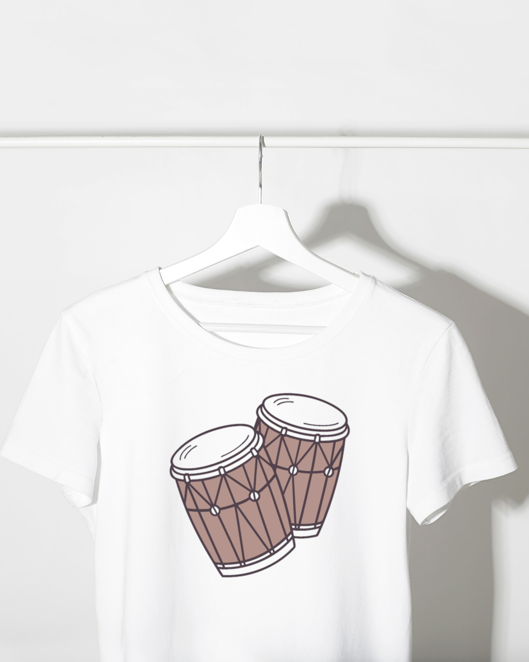 T-shirt avec motif doodle de tambours rythmiques accessoire musical unique