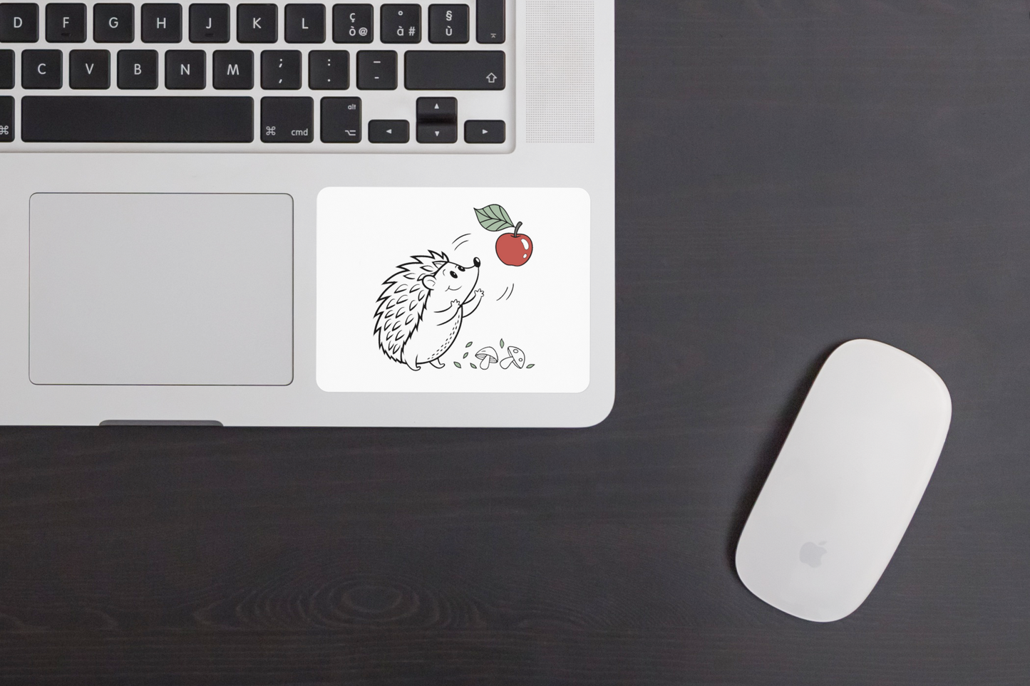 Sticker nature hérisson joyeux attrapant une pomme doodle décoratif