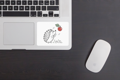 Sticker nature hérisson joyeux attrapant une pomme doodle décoratif