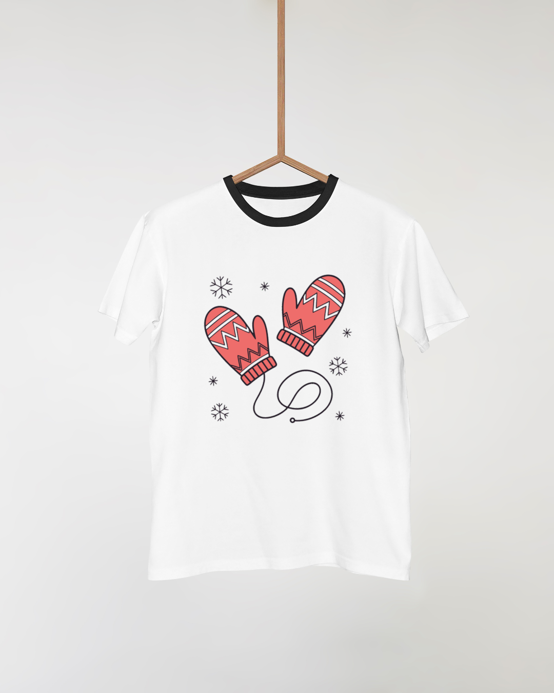 T-shirt au design épuré avec moufles d'hiver empli de chaleur et de convivialité