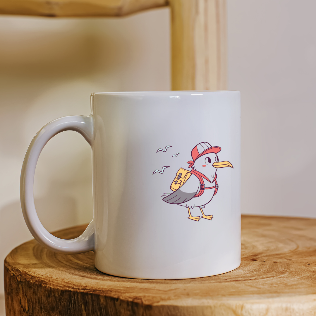 Mug décoré d'une mouette stylisée évoquant le voyage, design plat moderne