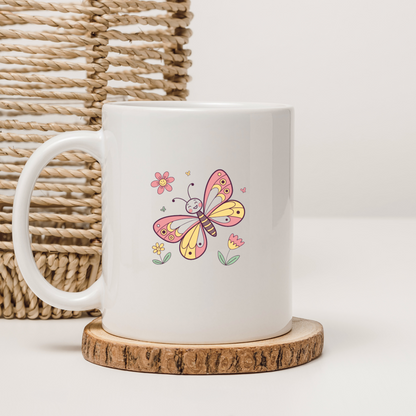 Mug avec un papillon joyeux en doodle, ambiance printanière vibrante et colorée