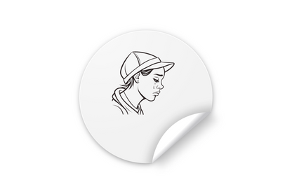 Sticker orné d'une jeune fille émotive en casquette dans un style numérique élégant