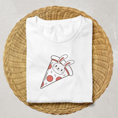 T-shirt kawaii avec un lapin joueur sur une pizza style culinaire unique et amusant