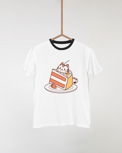 T-shirt festif avec un chat mignon jouant dans un gâteau délicieux