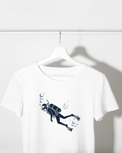 T-shirt marin vectoriel, plongeur serein, ambiance d’aventure océanique