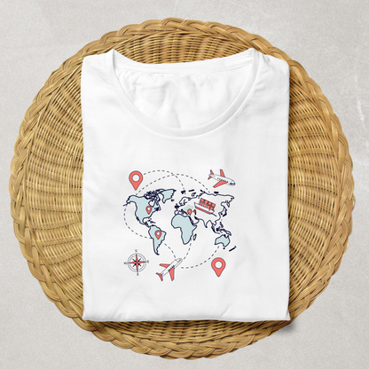 T-shirt thème exploration avec carte du monde décorative et style graphique dynamique