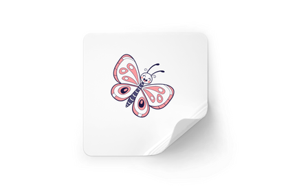 Un sticker décoratif avec un papillon pastel élégant en vol