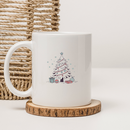 Mug illustré d'un sapin de Noël festif, style doodle, ambiance hivernale