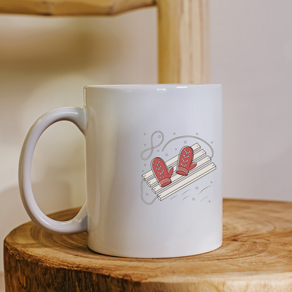 Mug hivernal stylisé avec motif de moufles sur une luge en ambiance magique