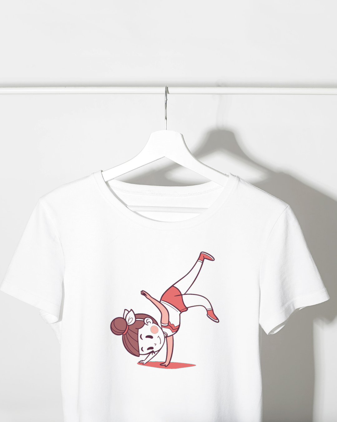 T-shirt illustré d'une gymnaste stylisée en mouvement dynamique