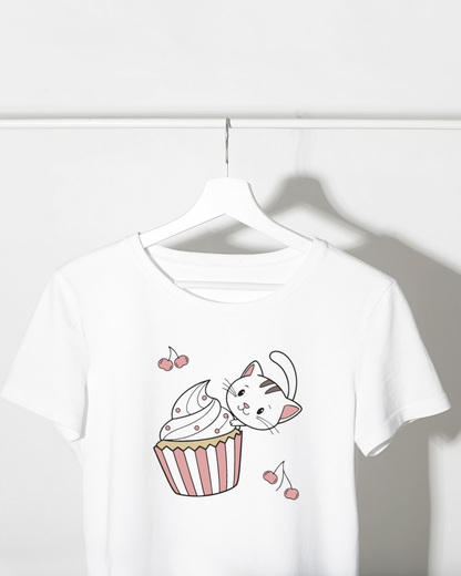 T-shirt orné d'un chat espiègle et d'un cupcake, style kawaii et gourmand