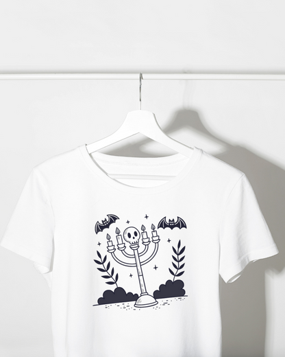 T-shirt Halloween avec doodle crâne allumé dans un style décontracté et saisissant