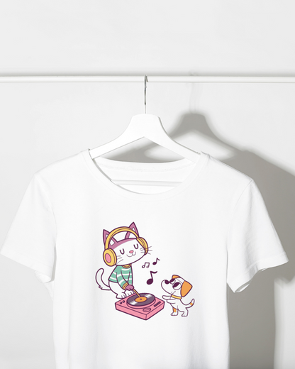 T-shirt avec chat kawaii en DJ pour une ambiance musicale festive