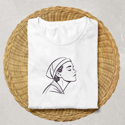 T-shirt artistique avec motif de femme sereine en ligne épurée