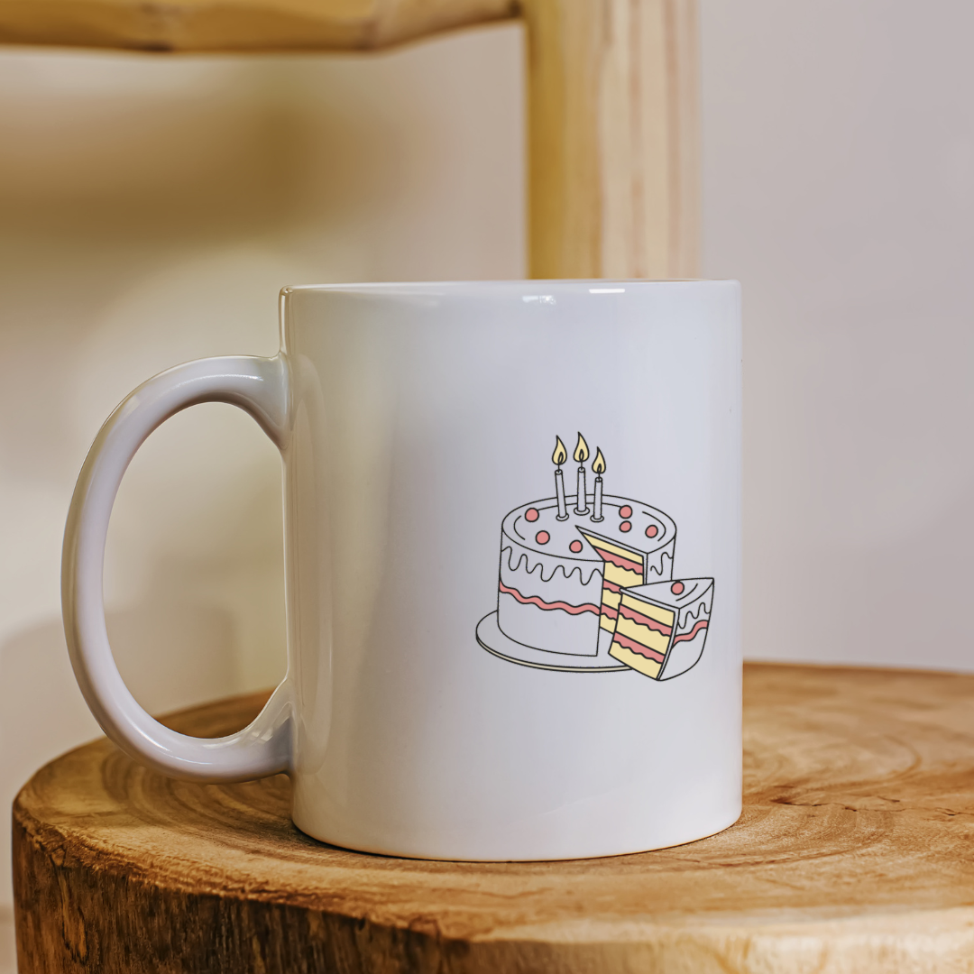 Mockup de mug avec icône gâteau d'anniversaire élégante pour une fête sucrée