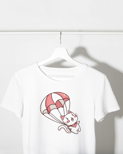 Design de chat avec ballon sur t-shirt, exprimez votre style.