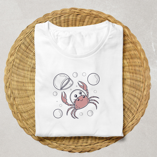 T-shirt avec un crabe joyeux pastel sur fond marin éclaboussant vibrant