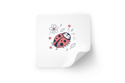 Sticker décoratif avec une coccinelle joyeuse sur fond printanier, idéal pour vos projets