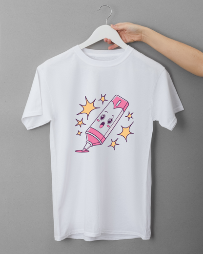 T-shirt blanc orné d'un motif numérique coloré au style minimaliste et amusant