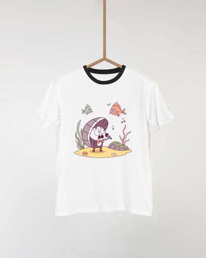 T-shirt décoré d'un coquillage chanteur dans un thème marin amusant et original