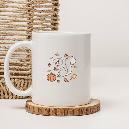 Mug en impression pastel avec écureuil joyeux au motif automnal sur fond discret
