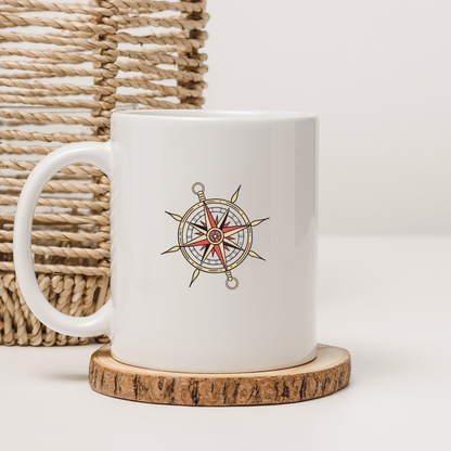 Mug avec un design de boussole vintage évoquant l'évasion nautique