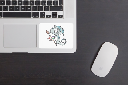 Sticker représentant un caméléon peintre joyeux dans un style cartoon doux
