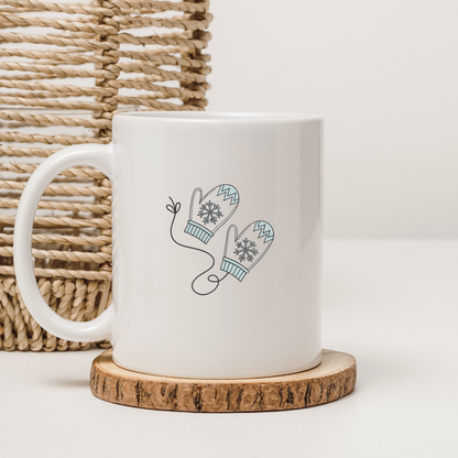 Mug avec motif minimaliste de moufles enneigées pour une ambiance hivernale douillette
